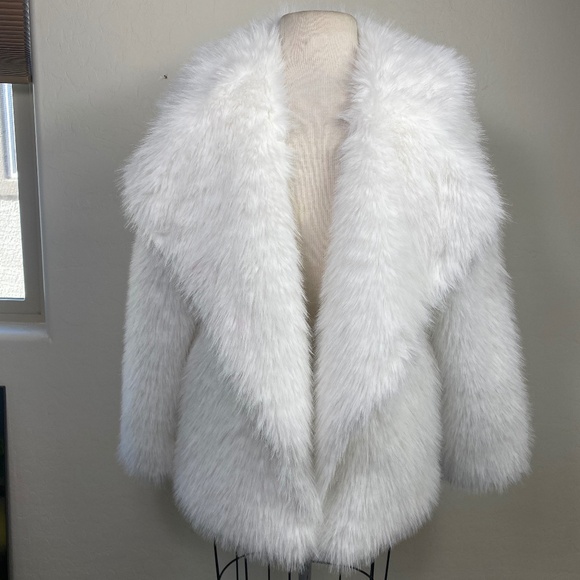 Jing Bo Jackets & Blazers - Gorgeous White Faux Fur coat Vtg soft silky luxurious